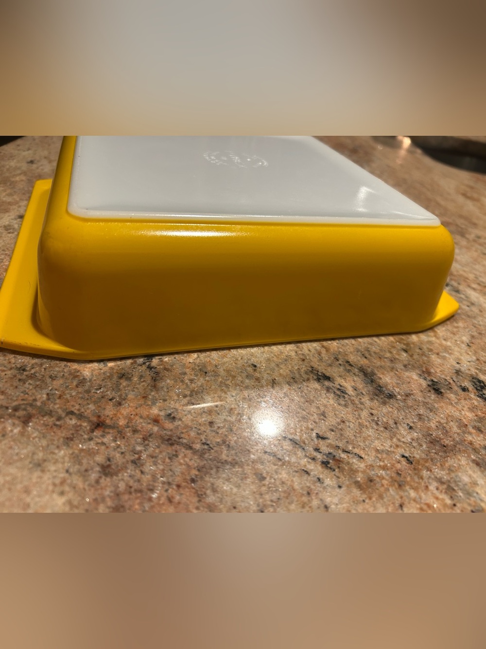 Pyrex TRADE MARK #922 Sunburst Yellow 8”x8”x2” Opal Glass Square Brownie Dish - Picture 4 of 11